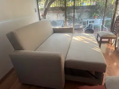 Sofá cama beige en buen estado - miniatura 3
