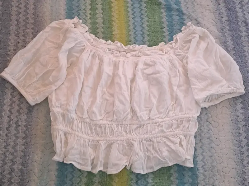 Blusa blanca con volantes