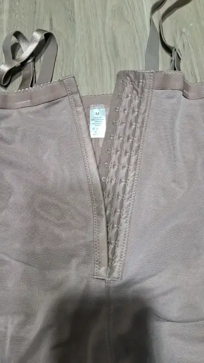 Faja moldeadora color beige con encaje - miniatura 2