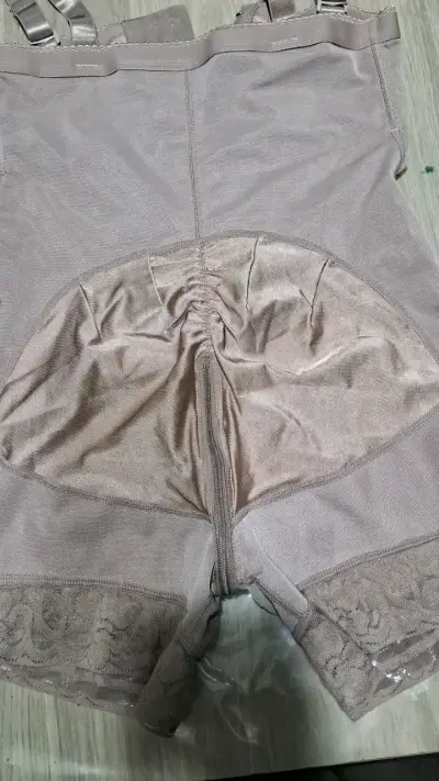Faja moldeadora color beige con encaje - miniatura 3