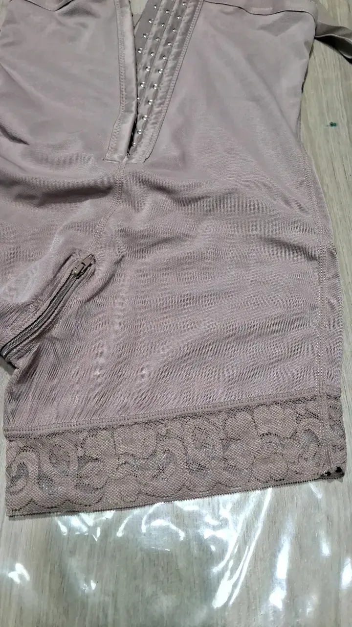 Faja moldeadora color beige con encaje - 4