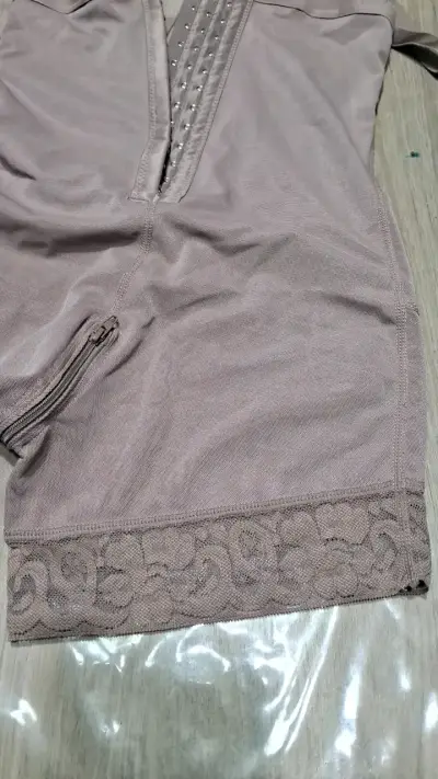 Faja moldeadora color beige con encaje - miniatura 4