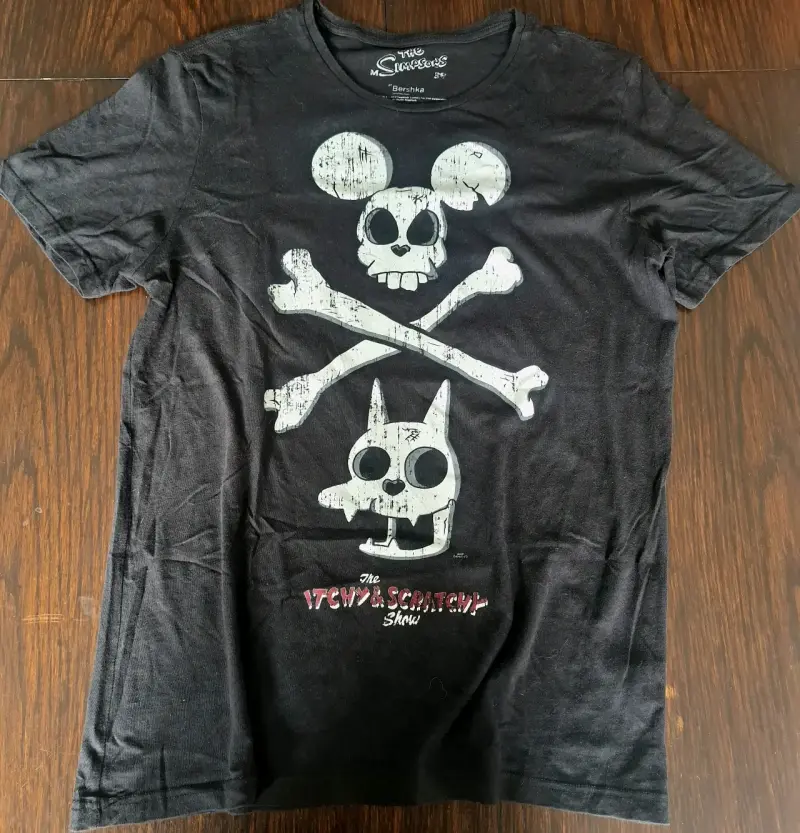 Polera negra The Simpsons de Bershka con diseño gráfico - 1
