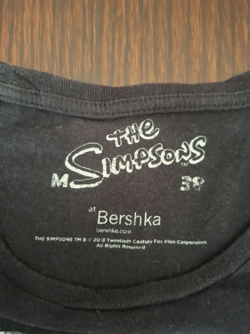 Polera negra The Simpsons de Bershka con diseño gráfico - 3