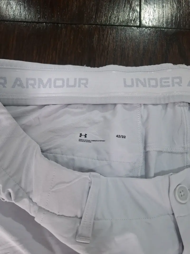Pantalones blancos Under Armour para hombre - 3