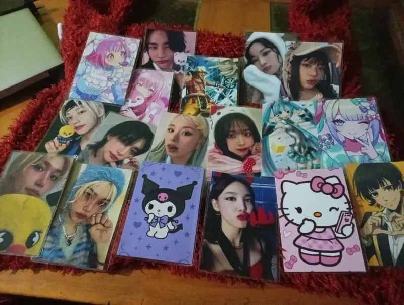 Set de tarjetas fotográficas y anime