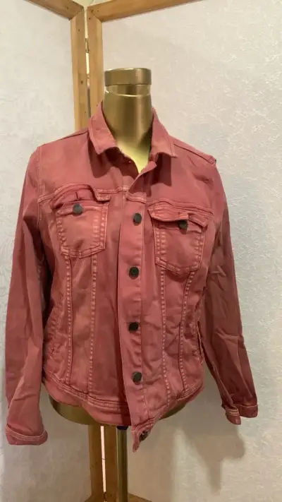 Chaqueta de mezclilla rosa para mujer - miniatura 1