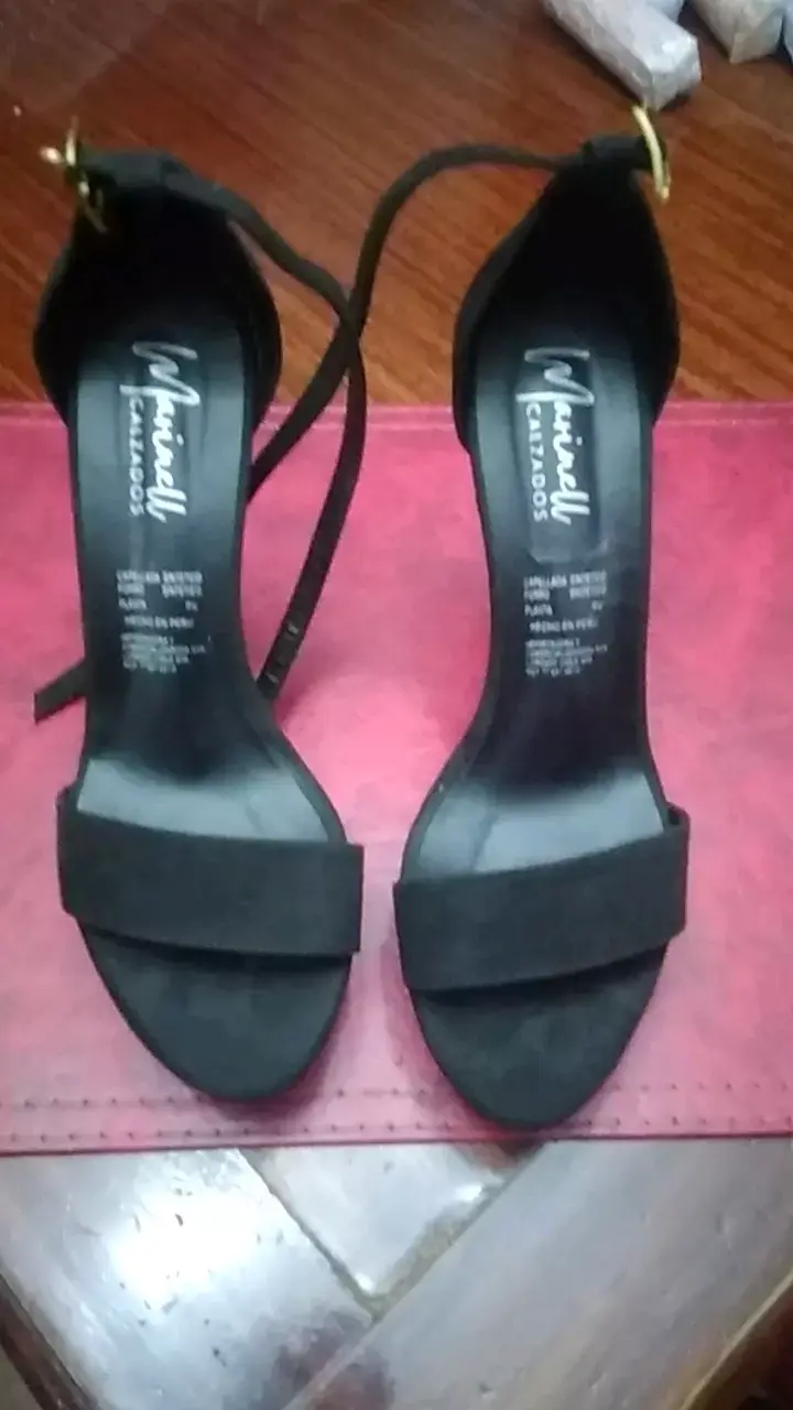 Tacones negros de gamuza Minelli elegantes