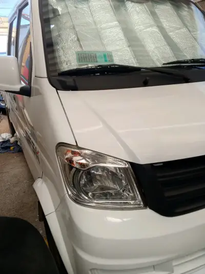 Camioneta blanco DFSK en buen estado - miniatura 3