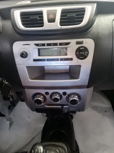 Camioneta blanco DFSK en buen estado - miniatura 4