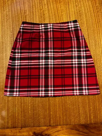 Falda escocesa roja - miniatura 1