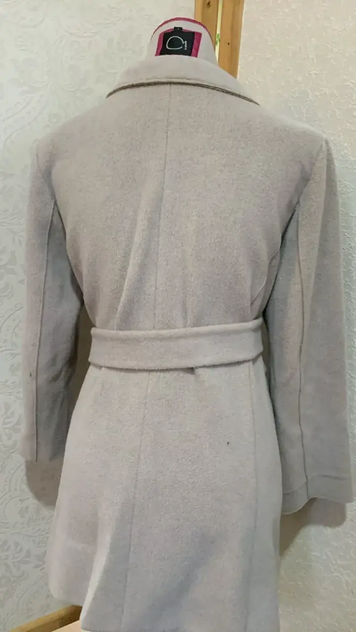 Abrigo de mujer gris con cinturón - 2