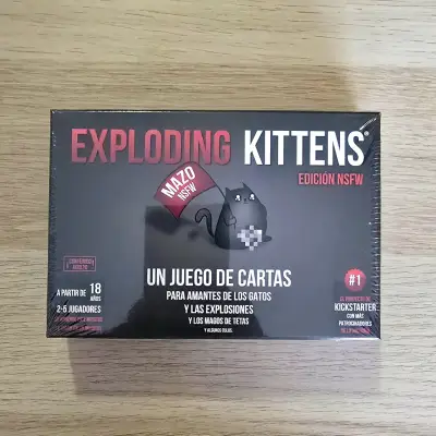 Juego de cartas Exploding Kittens NSFW - miniatura 1