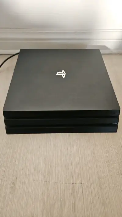Consola PlayStation 4 Pro con accesorios y controles - miniatura 1