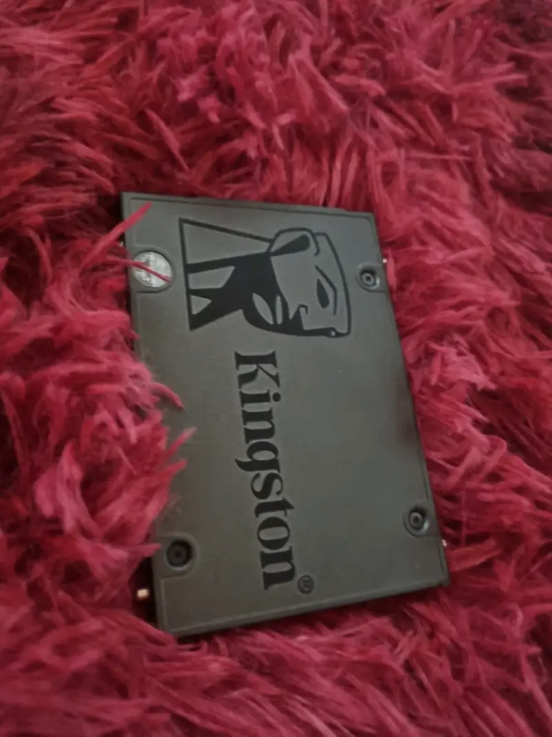 Disco SSD Kingston 240GB en buen estado - 1