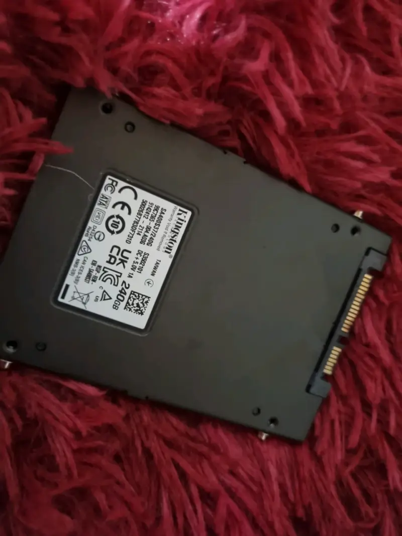Disco SSD Kingston 240GB en buen estado - 2