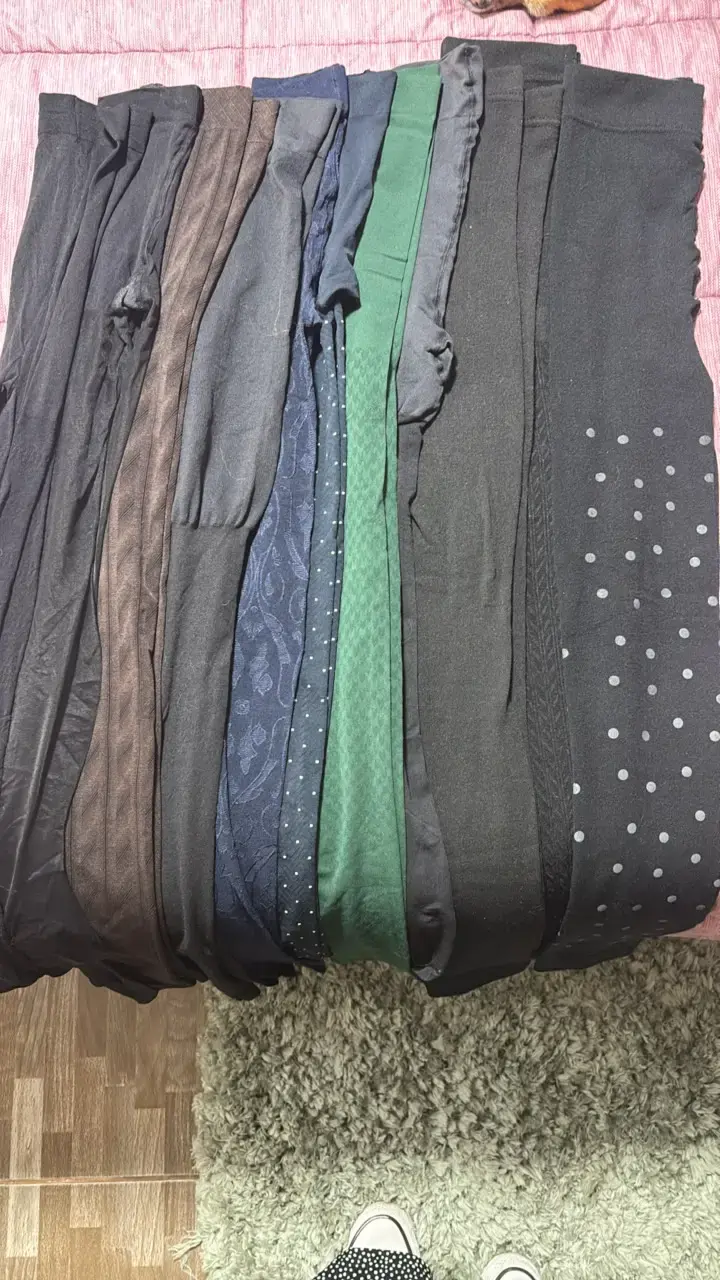 Lote de pantys de mujer en varios colores y diseños - 1