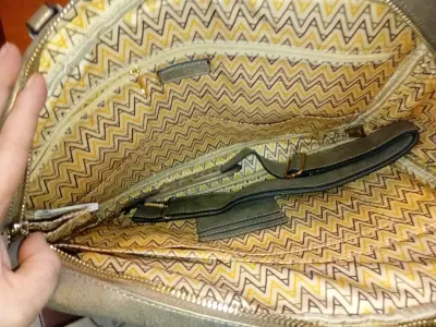 Bolso de mano Amphora gris con textura - miniatura 4