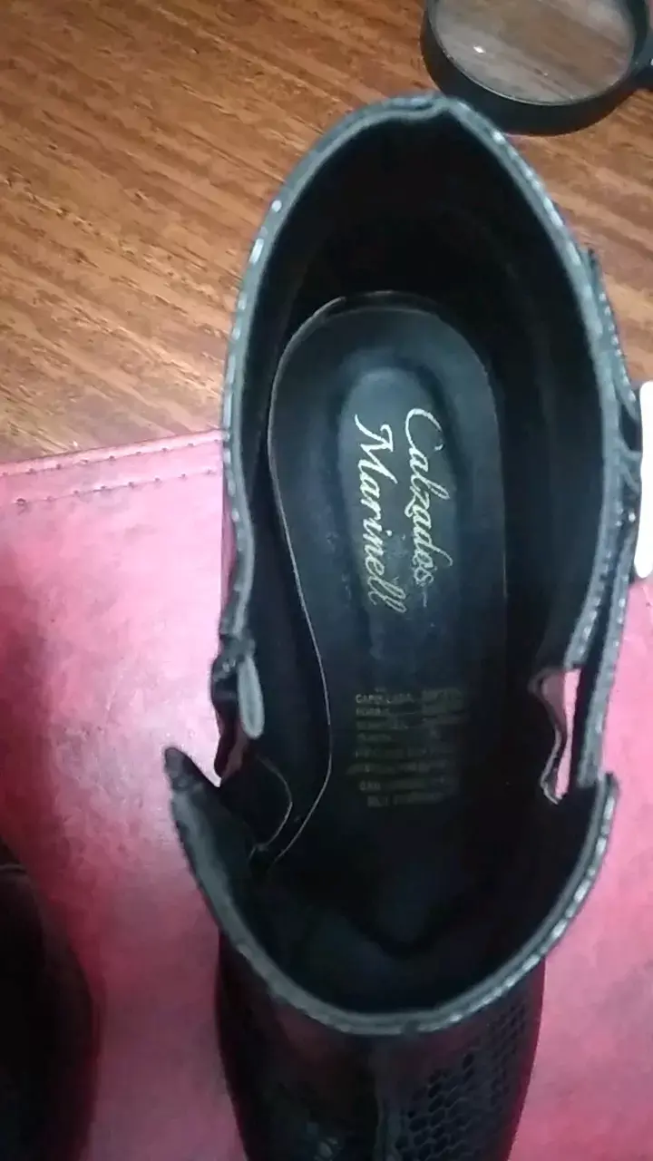 Botines de cuero negro con textura Calzado Marianell - 2