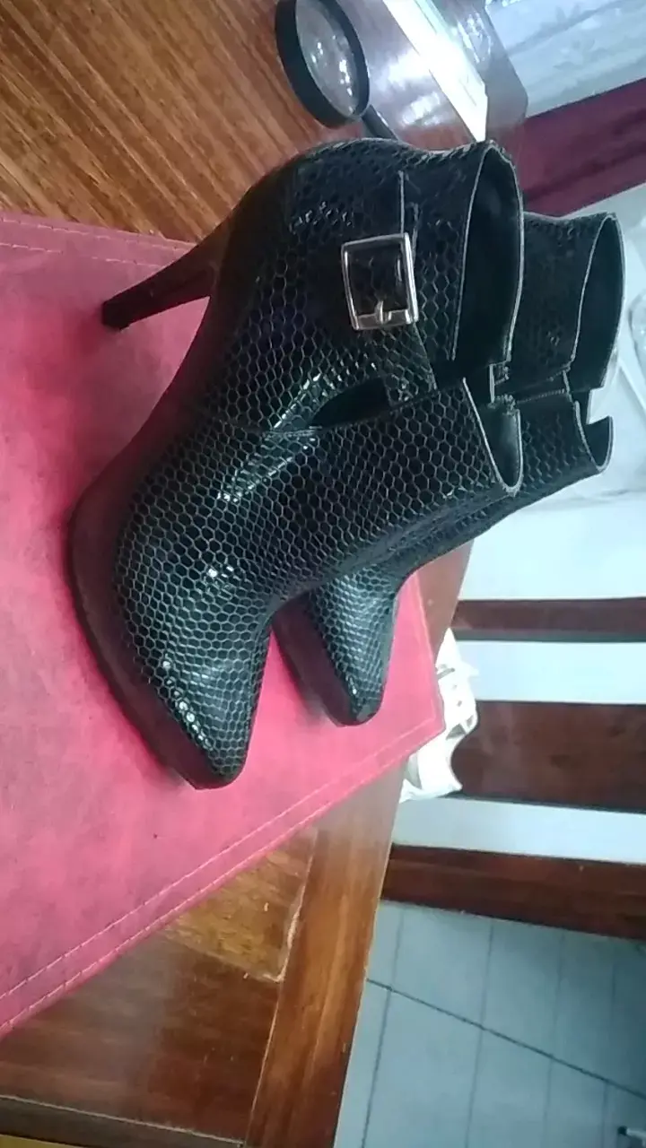 Botines de cuero negro con textura Calzado Marianell - 6