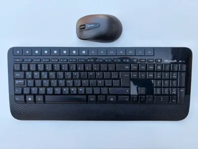 Teclado y mouse inalámbricos Microsoft negros - miniatura 1