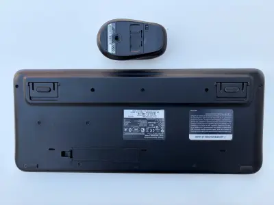 Teclado y mouse inalámbricos Microsoft negros - miniatura 2