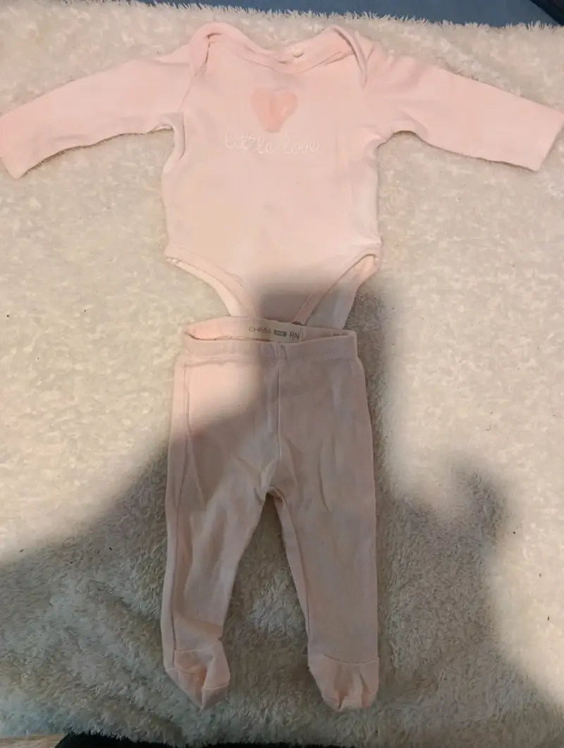Conjunto de bebé rosa con diseño 'Little Love'