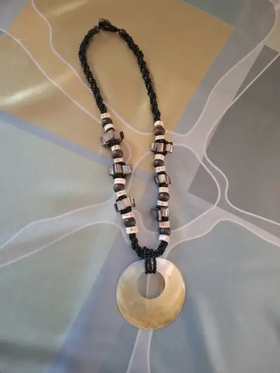 Collar artesanal con dije de piedra natural - miniatura 1
