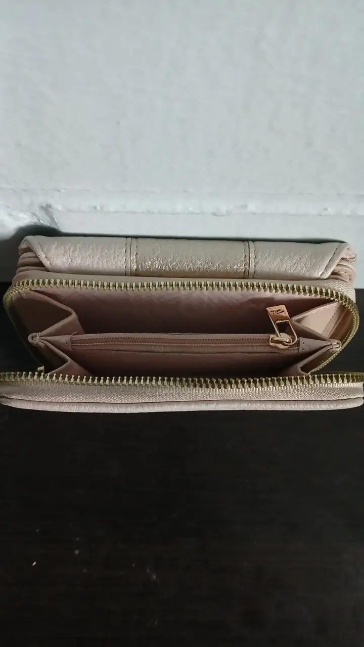 Billetera de cuero sintético beige y rosa - 1