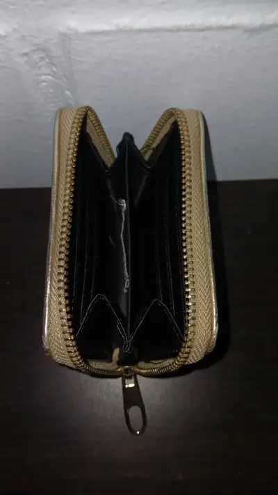 Monedero dorado Ghost con cierre - miniatura 2