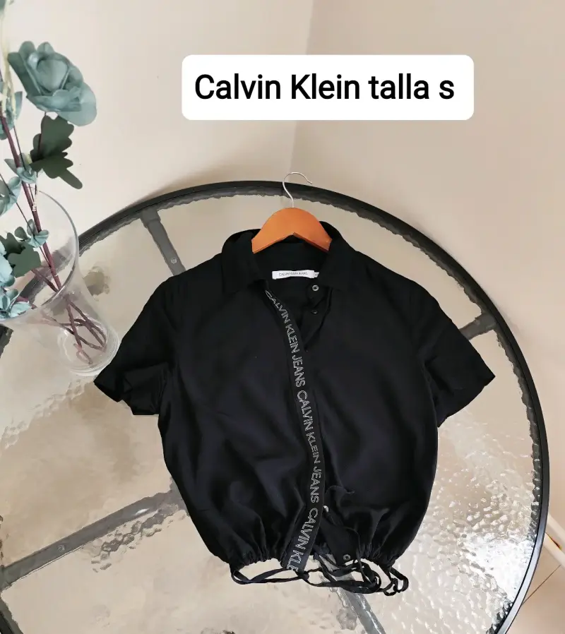 Polera negra Calvin Klein talla S - 1
