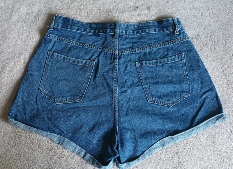 Shorts de mezclilla con bordado floral - 3