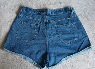 Shorts de mezclilla con bordado floral - miniatura 3