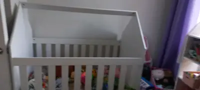 Cuna/ cama montessori de madera blanca para bebé - miniatura 1