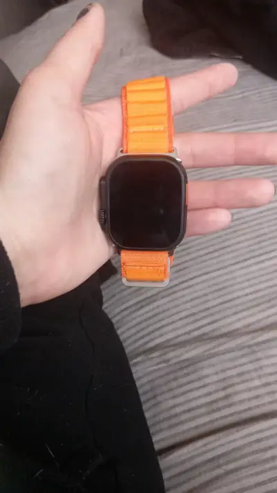 Reloj inteligente con correa naranja deportiva - miniatura 3