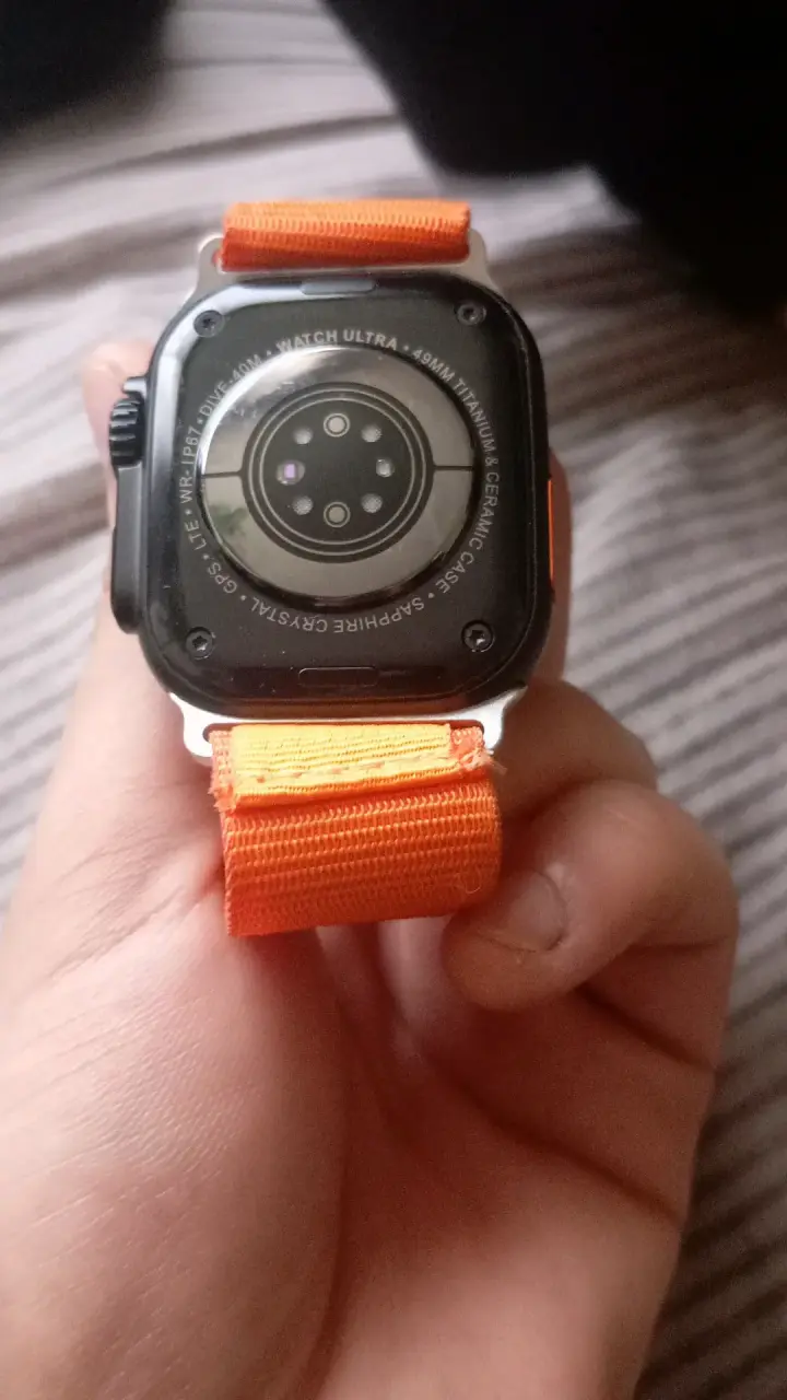 Reloj inteligente con correa naranja deportiva - 4