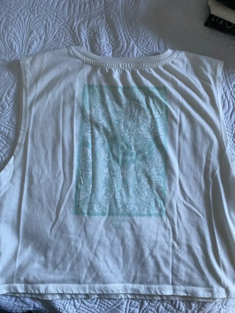 Polera sin mangas blanca Reef con diseño - 2