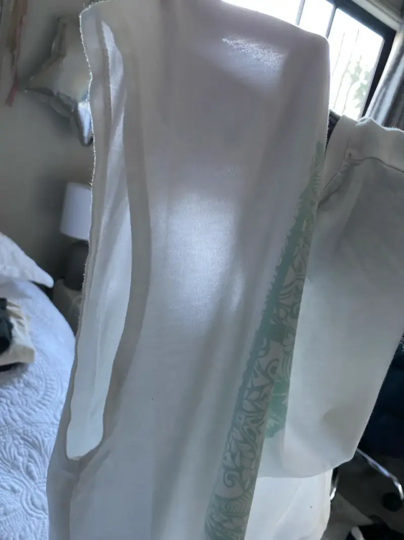 Polera sin mangas blanca Reef con diseño - 5