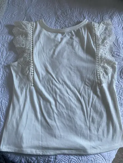 Polera blanca con encaje para mujer - miniatura 2
