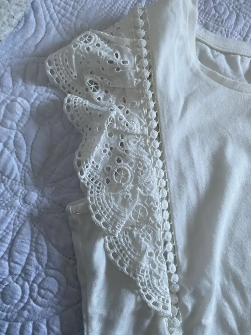 Polera blanca con encaje para mujer - 3