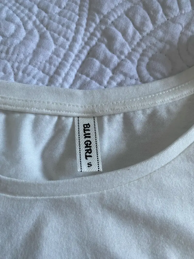 Polera blanca con encaje para mujer - 4