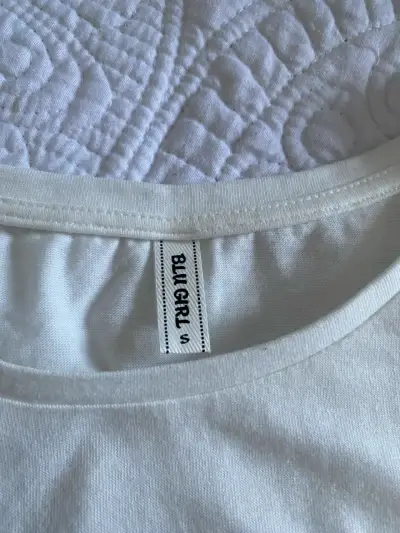 Polera blanca con encaje para mujer - miniatura 4