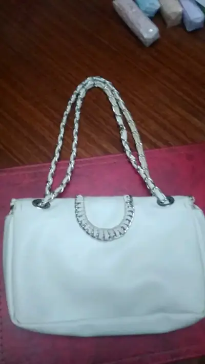 Bolso de cuero blanco con cadena metálica - miniatura 3