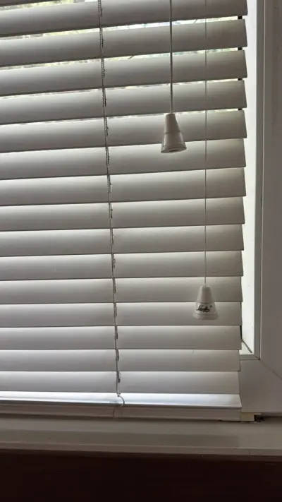 Persianas luxaflex  blancas de madera - miniatura 1