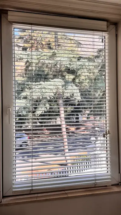 Persianas luxaflex  blancas de madera - miniatura 4
