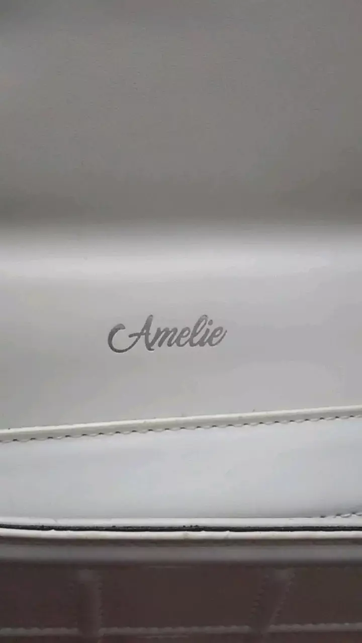 Cartera blanca Amelie con cadena metálica