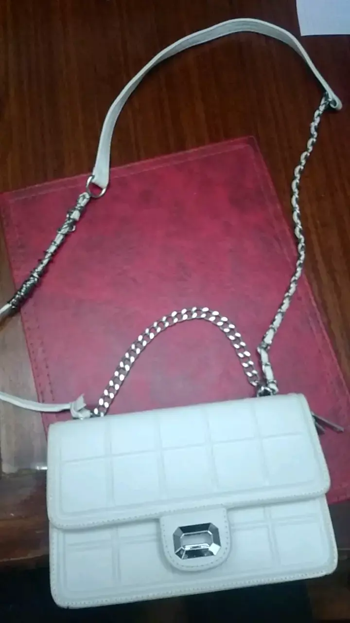 Cartera blanca Amelie con cadena metálica - 2
