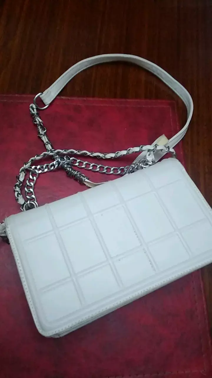 Cartera blanca Amelie con cadena metálica - 3