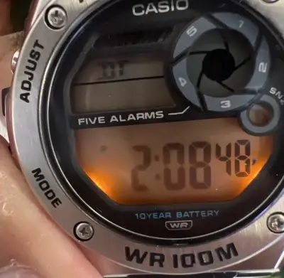 Reloj digital Casio MWD-100H con iluminación - miniatura 3
