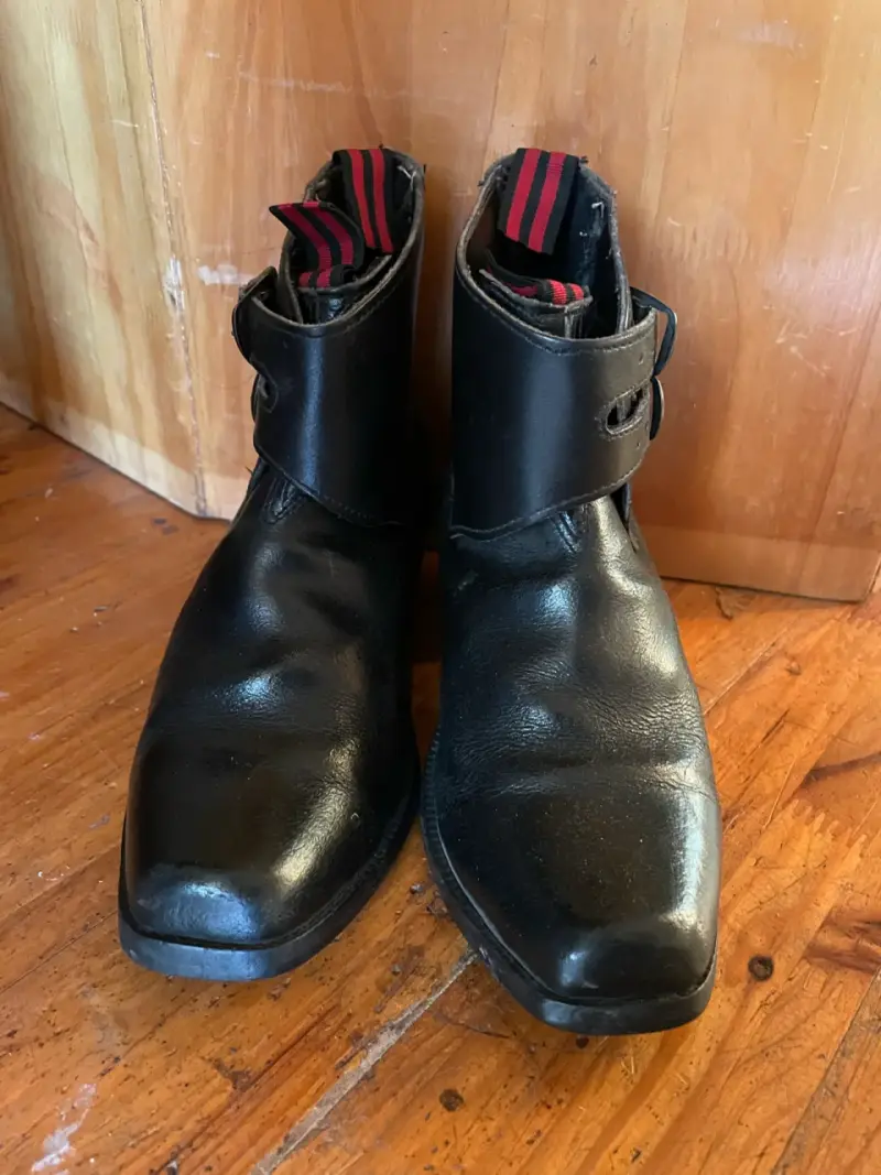 Botines de cuero negro con hebillas - 1